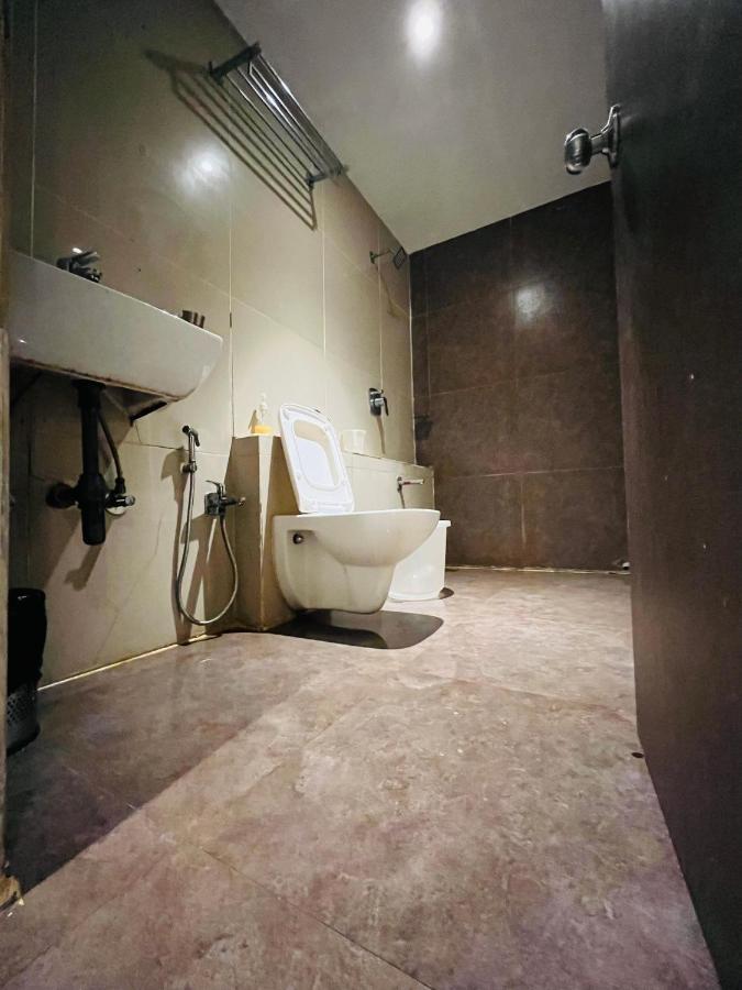 Hotel Nova Vesu Surat Dış mekan fotoğraf
